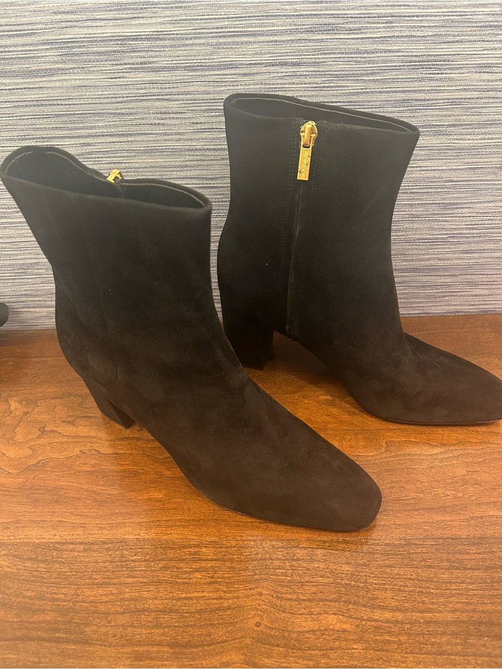 NWT Veronica Beard Black Pointed Toe Block Heel Ankle Boot Gold Zip Cera size 8